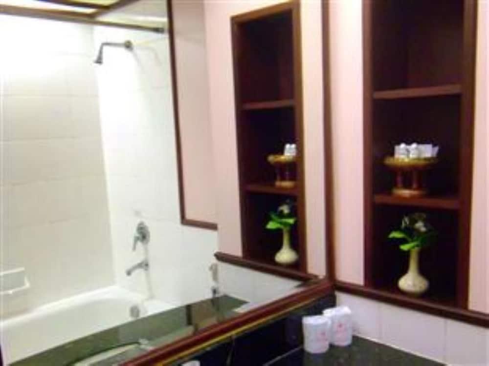 Mayflower Grande Hotel Phitsanulok Luaran gambar